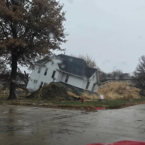 Update: Guys, this house still doesn't look right