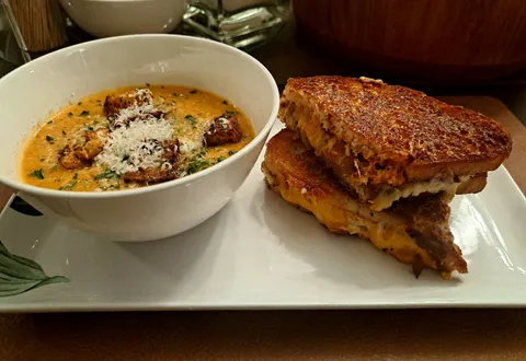 [OC] Caramelized onion &amp; bacon grilled cheese with a cream of butternut squash soup