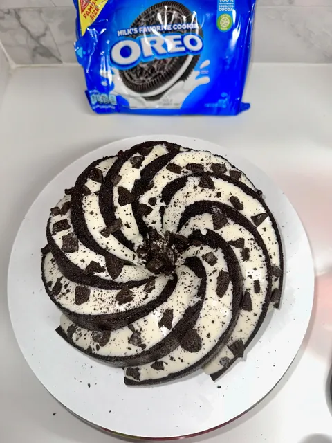 I made a Pinwheel Poundcake [OC]