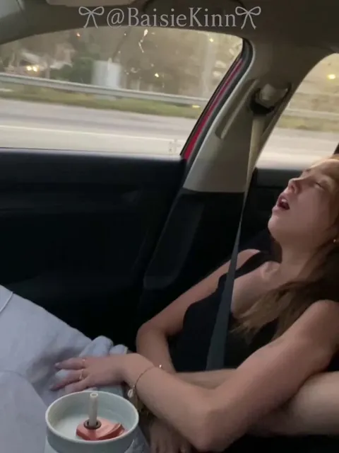 (22f)(47M) I'm not even safe on roadtrips... Getting fingered on the freeway. Cumming all over the passenger seat 🤭