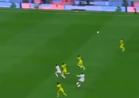 Youssef En-Nesyri TRIES to find the ball