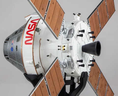 I 3D modeled, 3D printed, painted and assembled the world's most detailed Orion model (1:48, 1:24 scales!). 27 removable (magnetic) parts including the capsule. Enjoy!