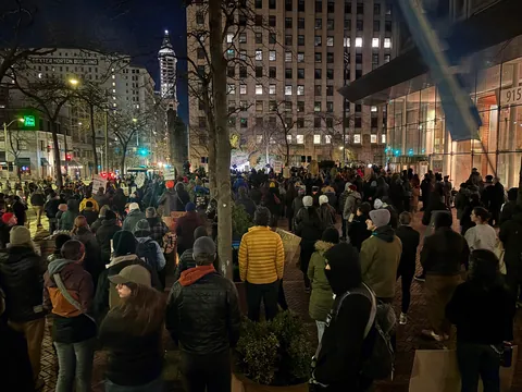 [OC] Vigil and march for Renee Good and Alex Pretti at the intersection outside Fed bldg in Seattle