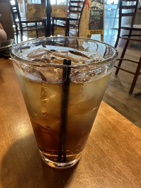The straw in my drink at the airport doesn’t extend beyond the top of the glass they serve it in
