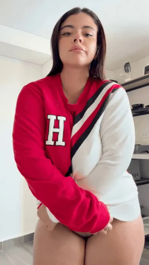 Massive tits on 5'2 girliee
