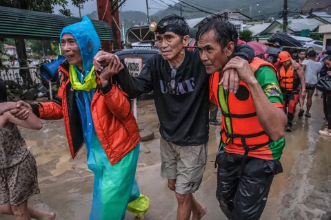 Look: Aftermath of Typhoon Tino in Cebu pics from Sunstar Cebu