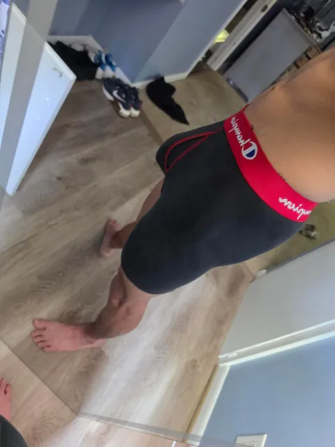 18 bi, wanna pet it