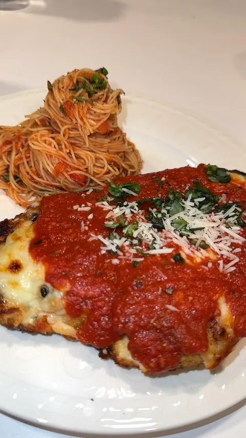 [homemade] first attempt at Chicken Parm