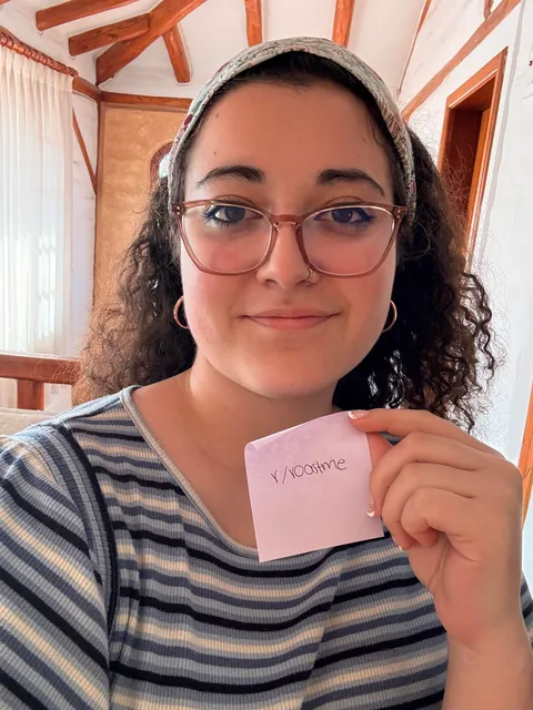 I'm back again lol 20F, still got daddy issues and changed my glasses