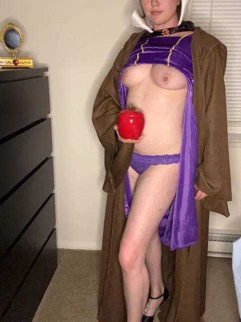 The Evil Queen by Me 29f