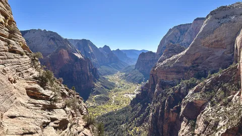 Zion Canyon, Utah. [OC][4032x2280]