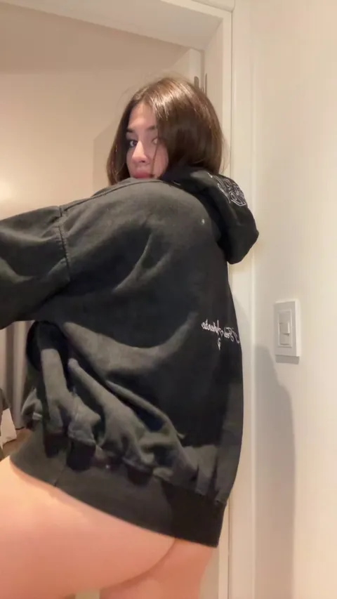 Hope you don’t mind me taking off my hoodie ;)