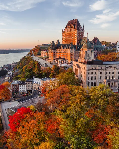 Late 19th-century Châteauesque-style Château Frontenac overlooking the Saint Lawrence River, Quebec City, Quebec, Canada.