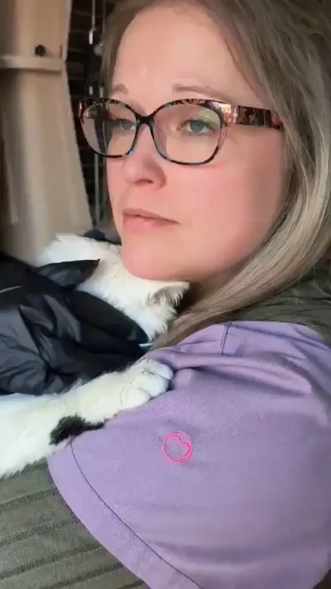 All the cats at our shelter eventually fall in love with our Boss Émilie. Even newcomer grumpy William. ❤️❤️❤️