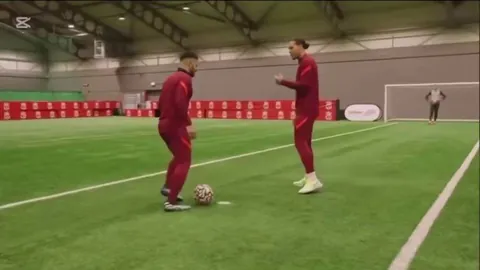 Van Dijk once explained how he defends 1v1s vs attackers by looking into their eyes. He defended vs Burnley in the same way.
