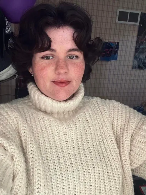 The face, the body, then the pussy :)