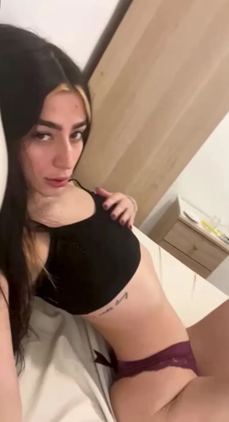 im 4'11 are u into girls like me?