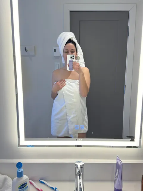 Swipe to see natural titties on a fit 40yo