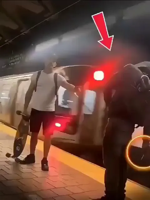 A guy with a knife attacks a man. Skateboard defense
