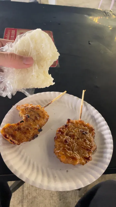 Thisssss fucking combo is so simple and it’s one of the best things I ever ate in Asia.