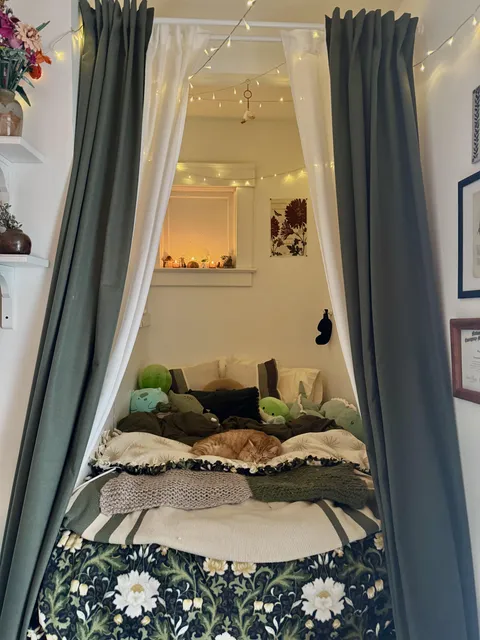 my cat loves my bed nook