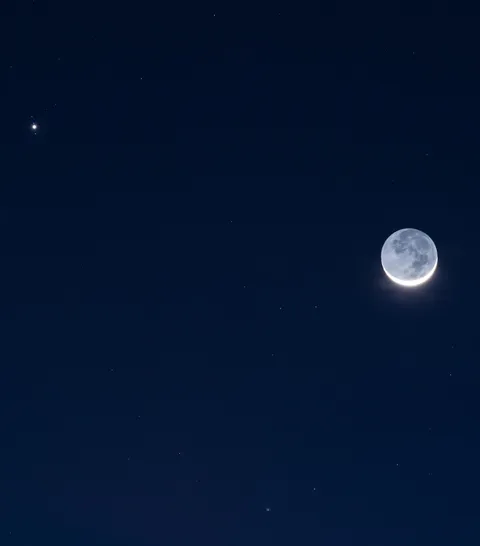 I captured the Moon, Jupiter and a comet in the same frame
