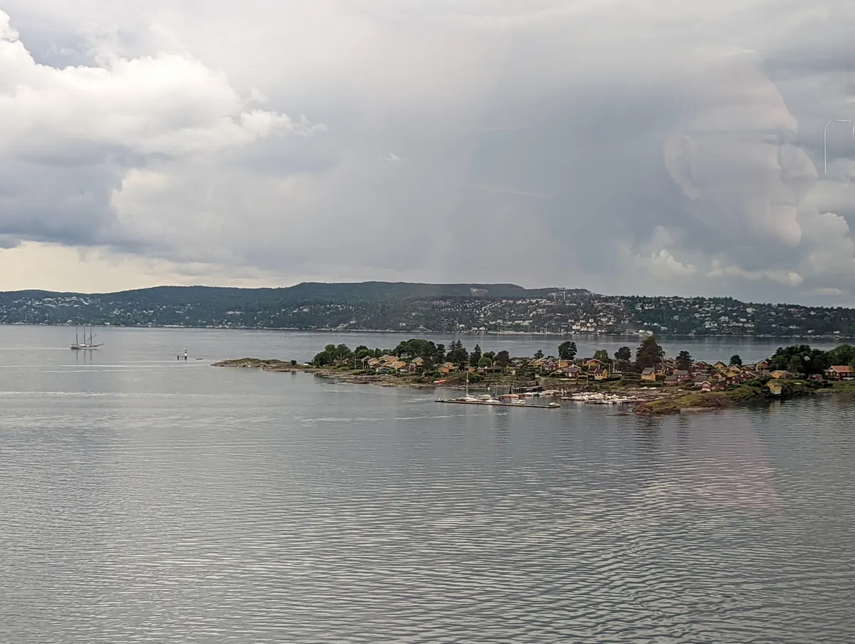 I took a picture through a window and got the reflection of a guy behind me in the clouds 👴☁️