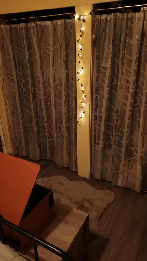 After 3 years I decided to finally cozify my bedroom 🍂🍁