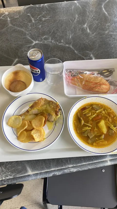 Yesterdays University Lunch at my uni in Spain ❤️ 3,5€ 