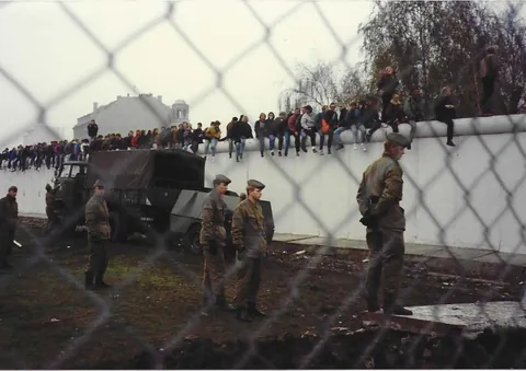 Unseen photos from inside East Berlin the day the Berlin Wall fell