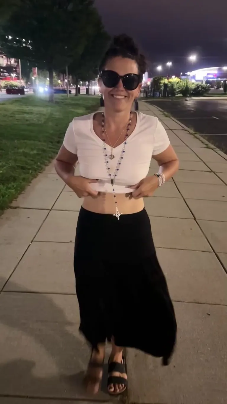 Small titties in the big city😁