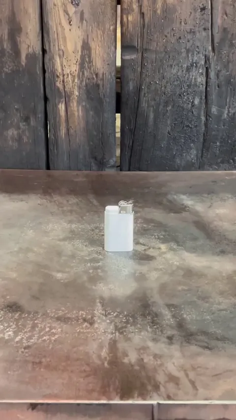 How a lighter reacts to molten glass