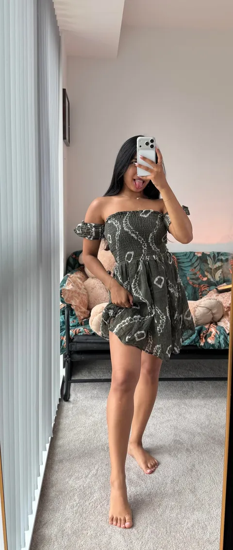Off shoulder, off my best behaviour 😛