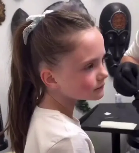 Man pierces little girls ears without her even feeling it