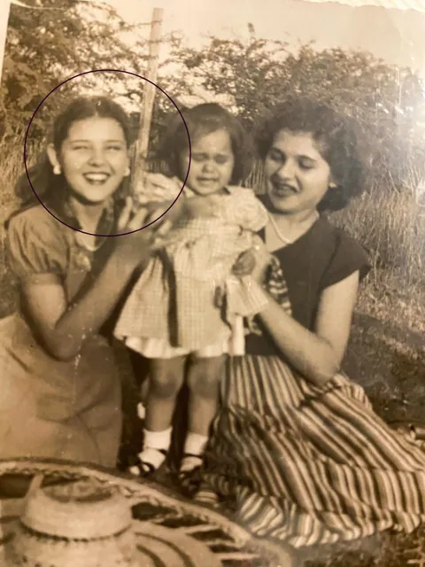 My adoptive mother in 1940s–50s Camagüey, Cuba — timeless beauty and grace 🌹🇨🇺