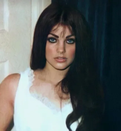 Priscilla Presley (1965)