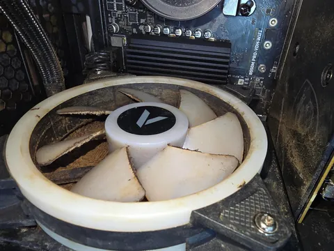 Hate being the family IT guy // PC with lung cancer