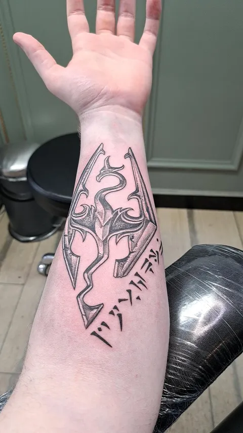 First Tattoo in generel (Skyrim nerd;) ) Artist is from Germany