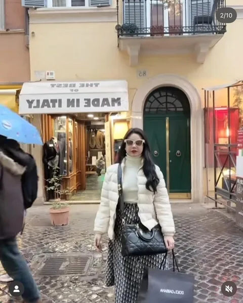 The OG palamunin ng Pinas! Kitty Duterte. Unemployed but dripping in luxury from head to toe.