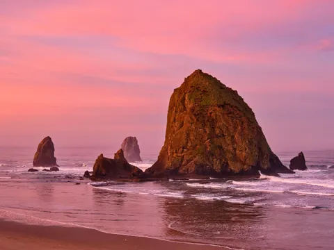 Cannon Beach, Oregon and cotton candy colors at sunrise. [OC][5132x3849]