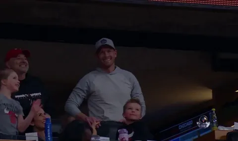 [Highlight] Ben Johnson threatens to take his shirt off again at the Bulls game.