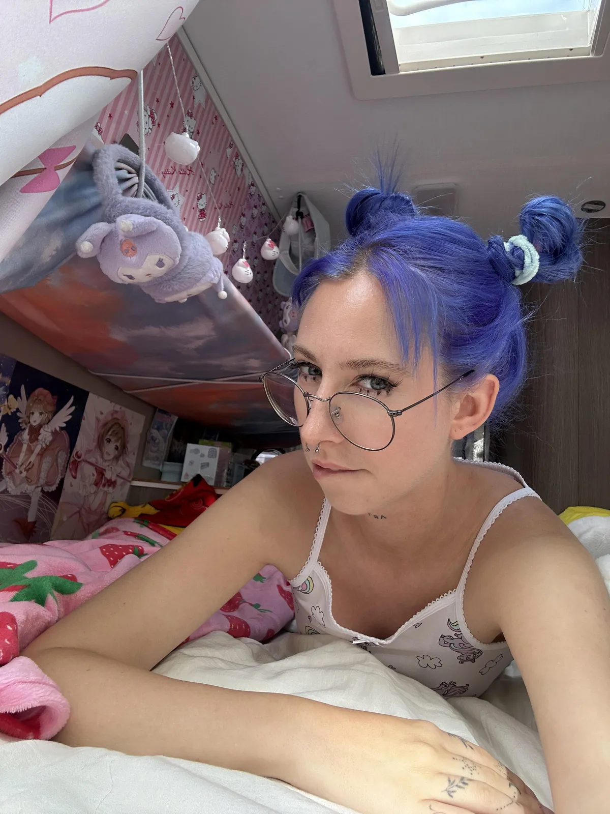 Say hi if I can be your favorite nerdy girl 💜 [f]