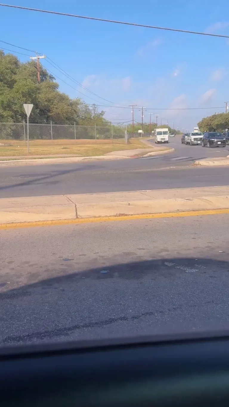[OC] When you think driving on the wrong side will get you there faster – San Antonio edition 🚗💨🚦😅