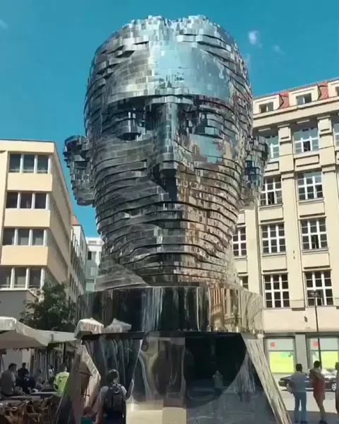Metalmorphosis Mirror Fountain by David Cerny