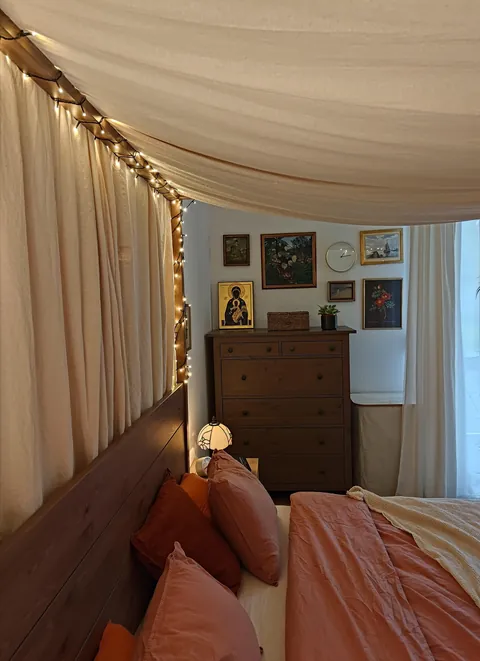 I finally got the canopy bed of my dreams!
