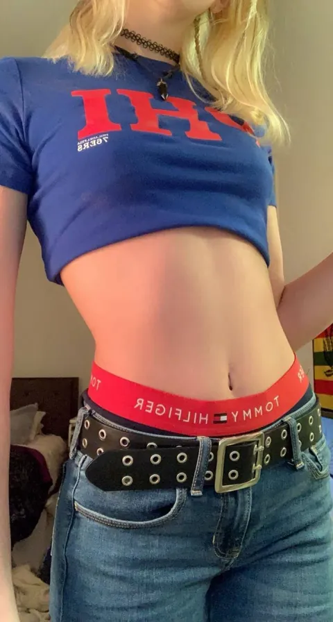 My algorithms on socials have me trapped ... All I see are girls like these... 🫨🫨🫣