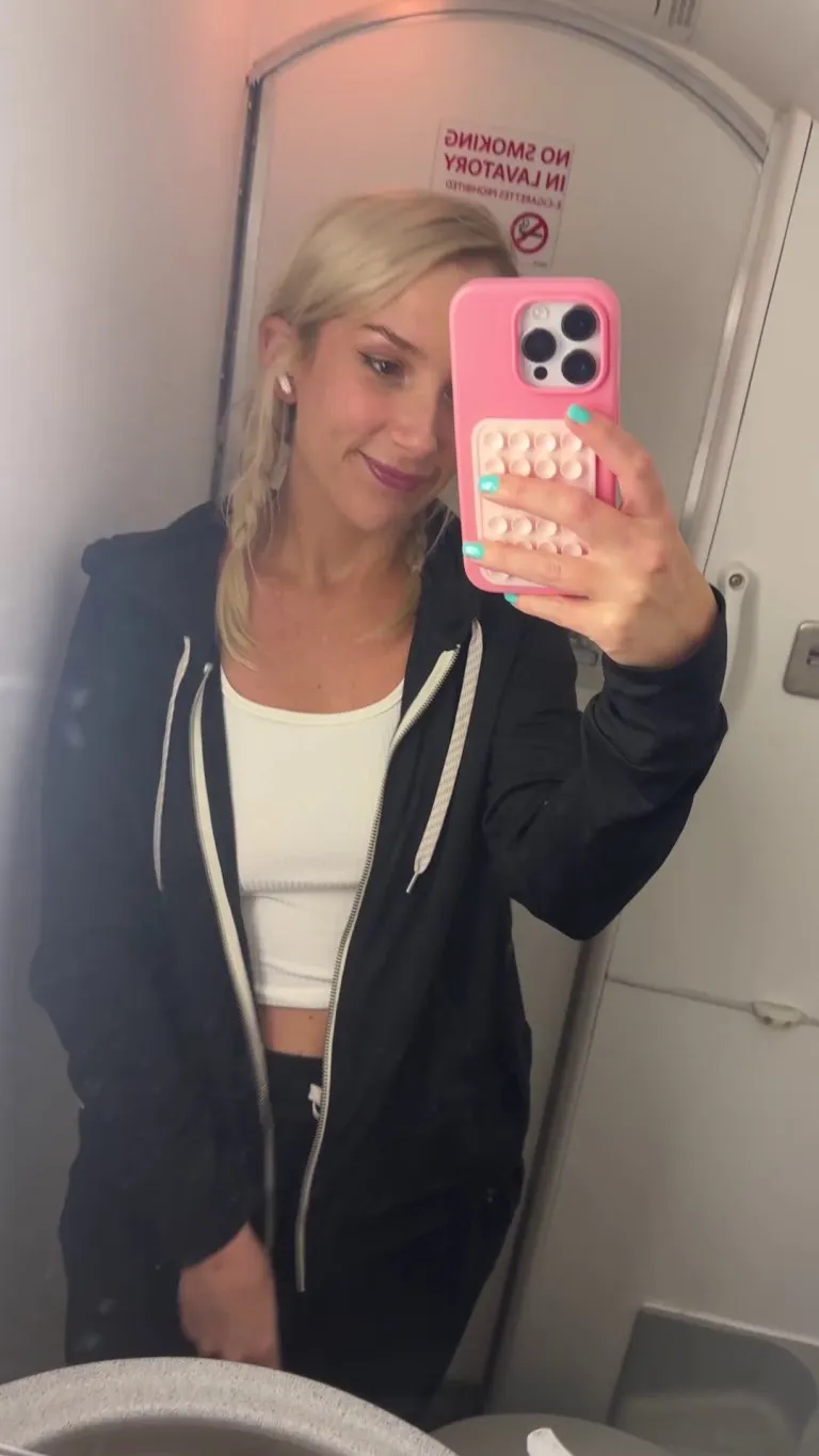 I finally discovered the cure to jet lag! Boobies!✈️ [GIF]