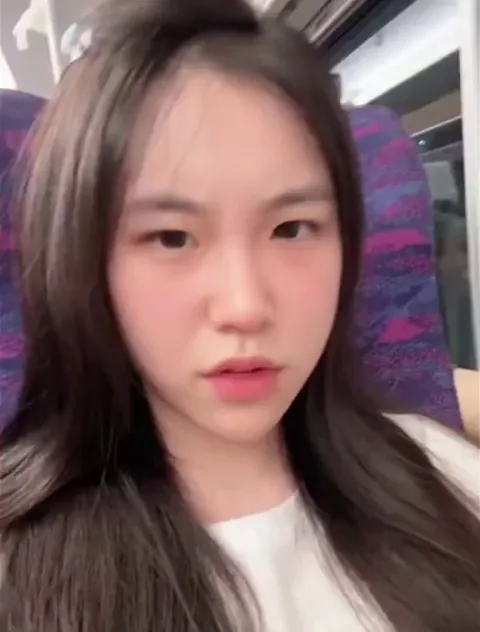 annoyed by another passengers bare feet 🙁