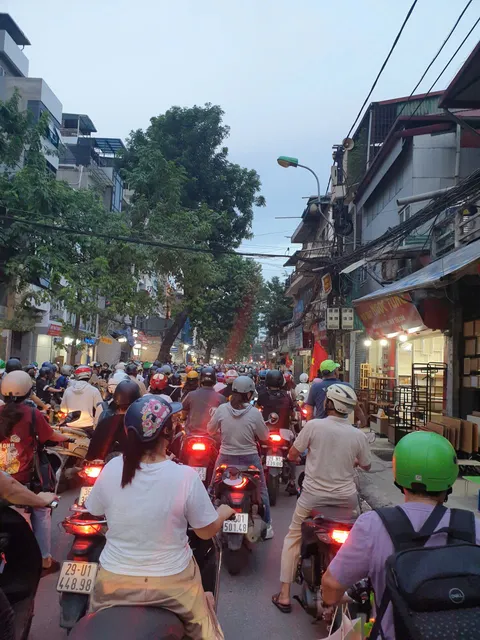 My POV when the teacher announced , 27 minutes before class , that we would be studying online instead of offline