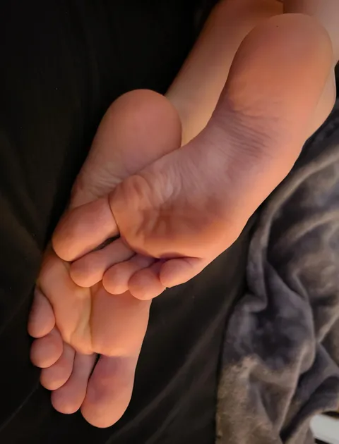 Feet are so cute when you can see all the lil details on em :)